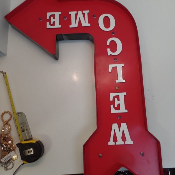 WELCOME Red LED Light Up Metal Arrow New Wall Decor - Picture 7 of 9